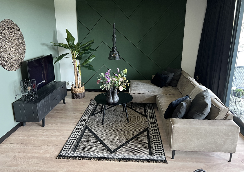 Voorbeeld woonkamer met nieuw gelegde vloer